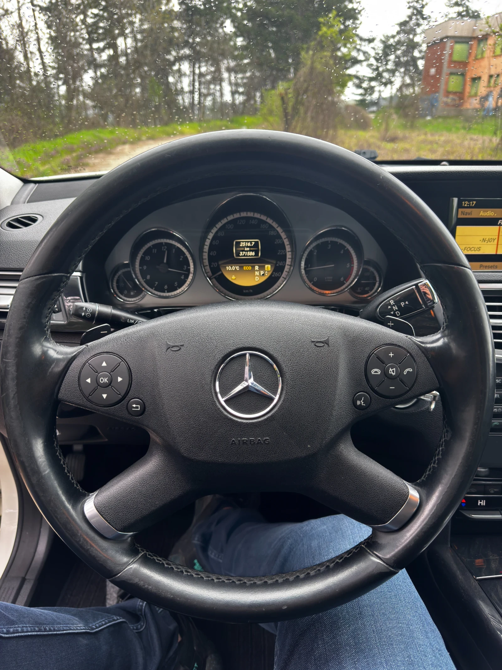 Mercedes-Benz E 220 7G Tronic СМЕНЕНА ВЕРИГА, снимка 13 - Автомобили и джипове - 54177872