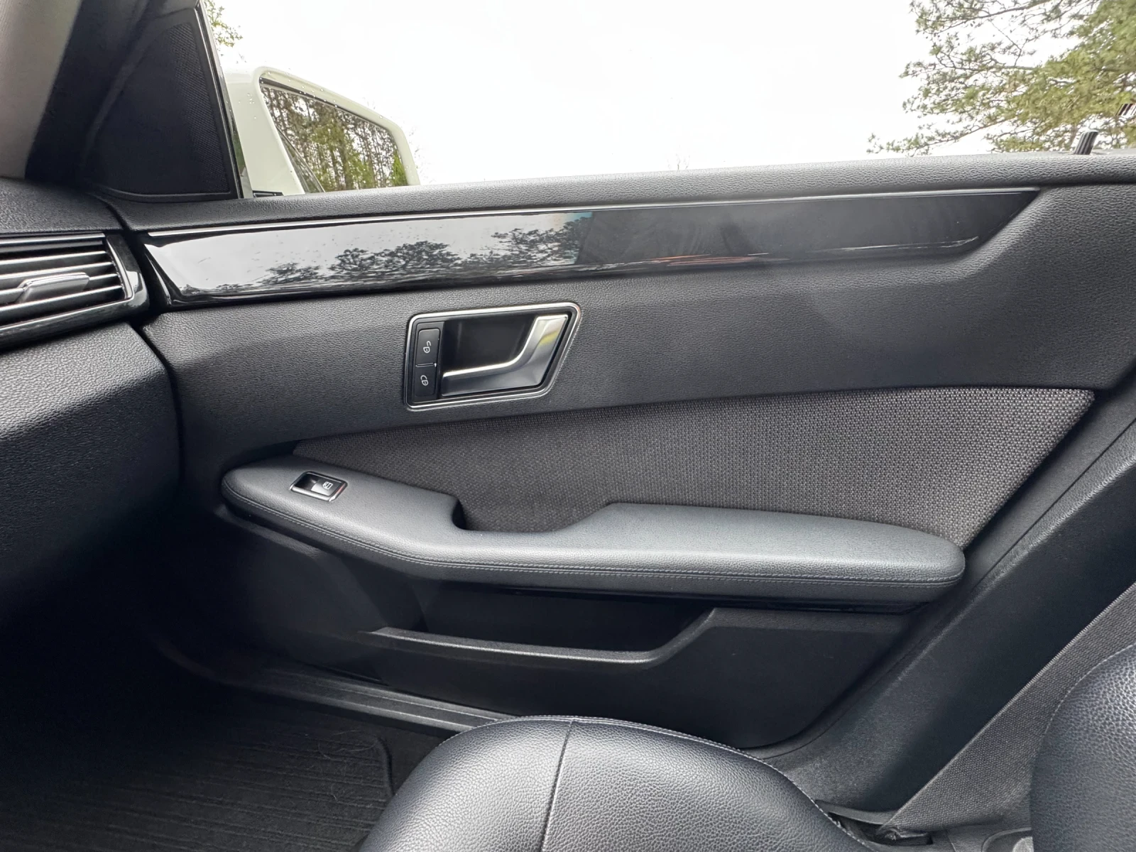 Mercedes-Benz E 220 7G Tronic СМЕНЕНА ВЕРИГА, снимка 6 - Автомобили и джипове - 54177872