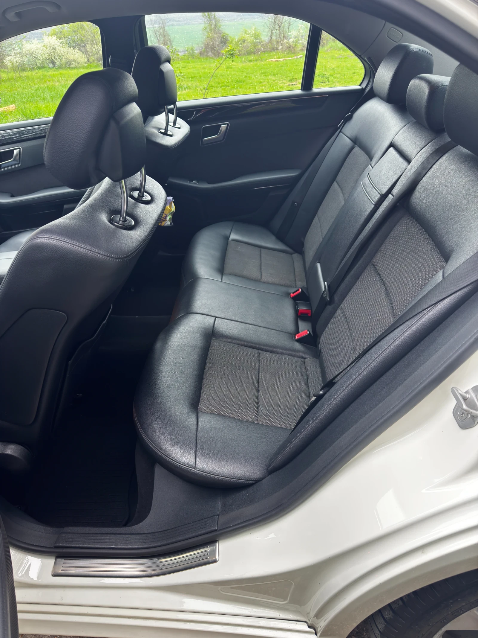 Mercedes-Benz E 220 7G Tronic СМЕНЕНА ВЕРИГА, снимка 9 - Автомобили и джипове - 54177872