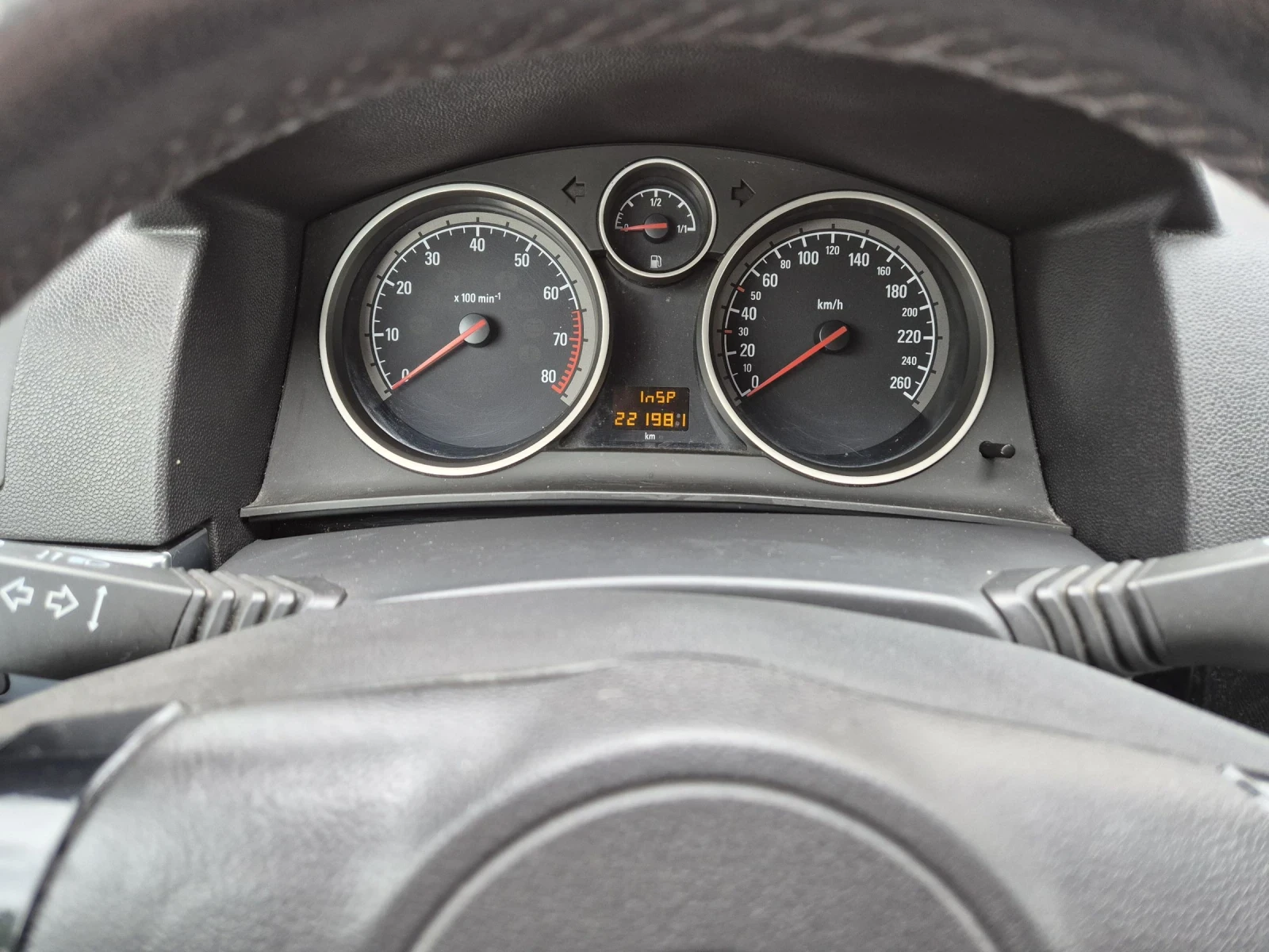 Opel Astra 1.6B COSMO, снимка 10 - Автомобили и джипове - 54484357