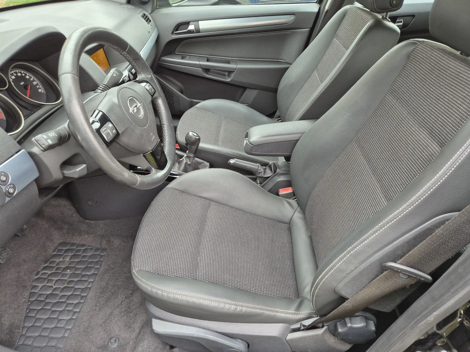 Opel Astra 1.6B COSMO, снимка 8 - Автомобили и джипове - 54484357