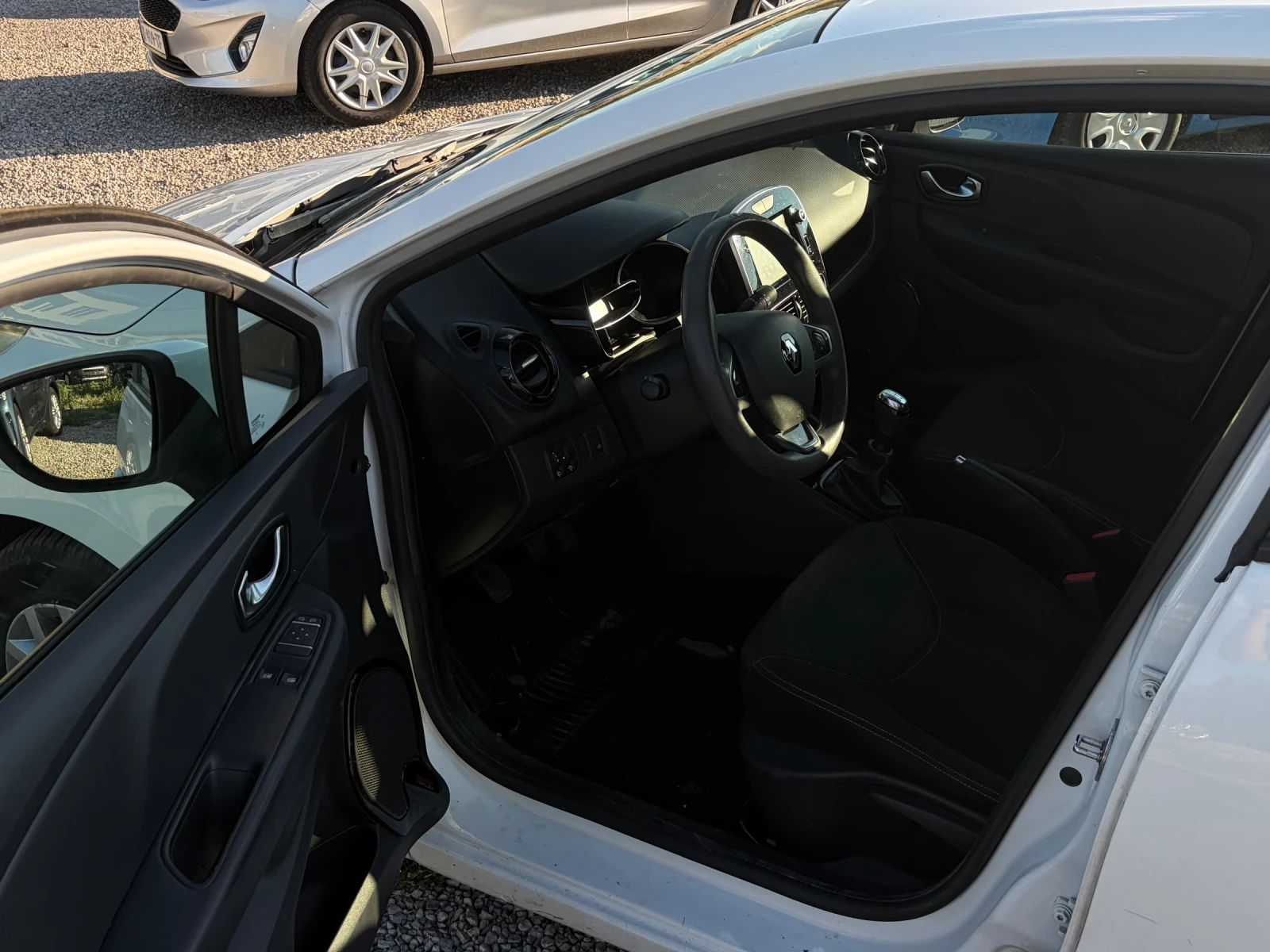 Renault Clio 1.5DCI* NAVI* CARPLAY, снимка 9 - Автомобили и джипове - 55243855