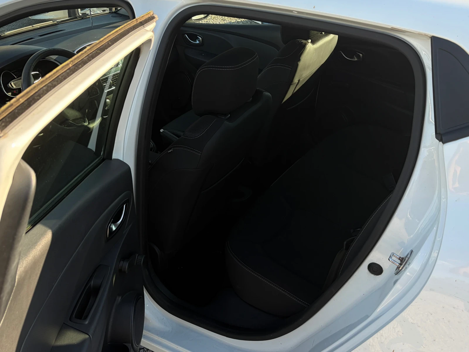 Renault Clio 1.5DCI* NAVI* CARPLAY, снимка 10 - Автомобили и джипове - 55243855