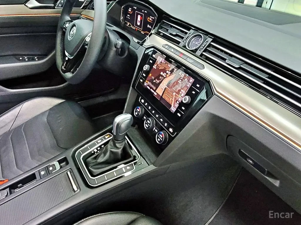 VW Arteon  R LIINE 4Motion / DYNAUDIO / ЦЕНА ДО БГ , снимка 12 - Автомобили и джипове - 55924738