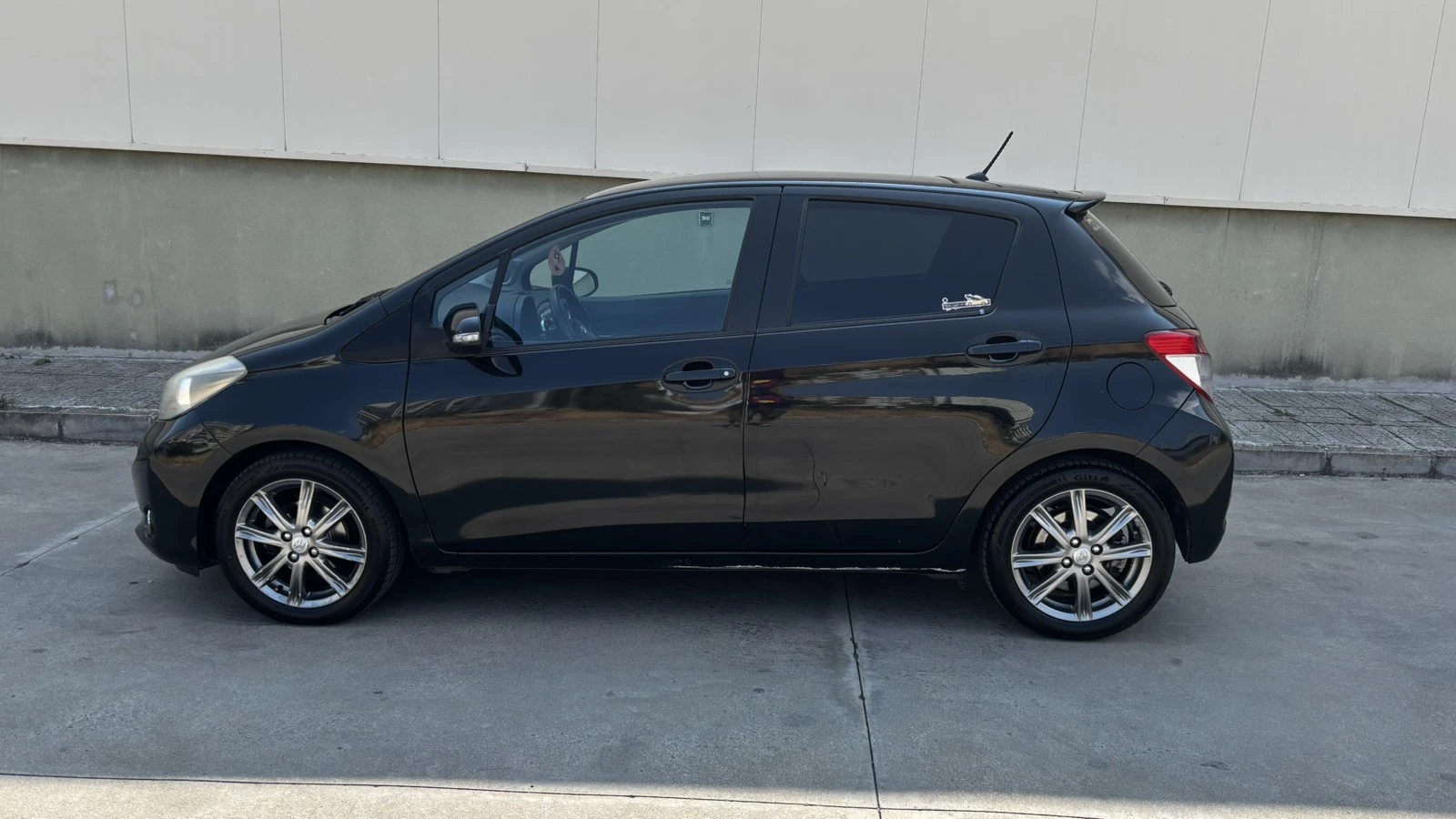 Toyota Yaris 1, 33 Dual VVT-i Style, снимка 3 - Автомобили и джипове - 56185204