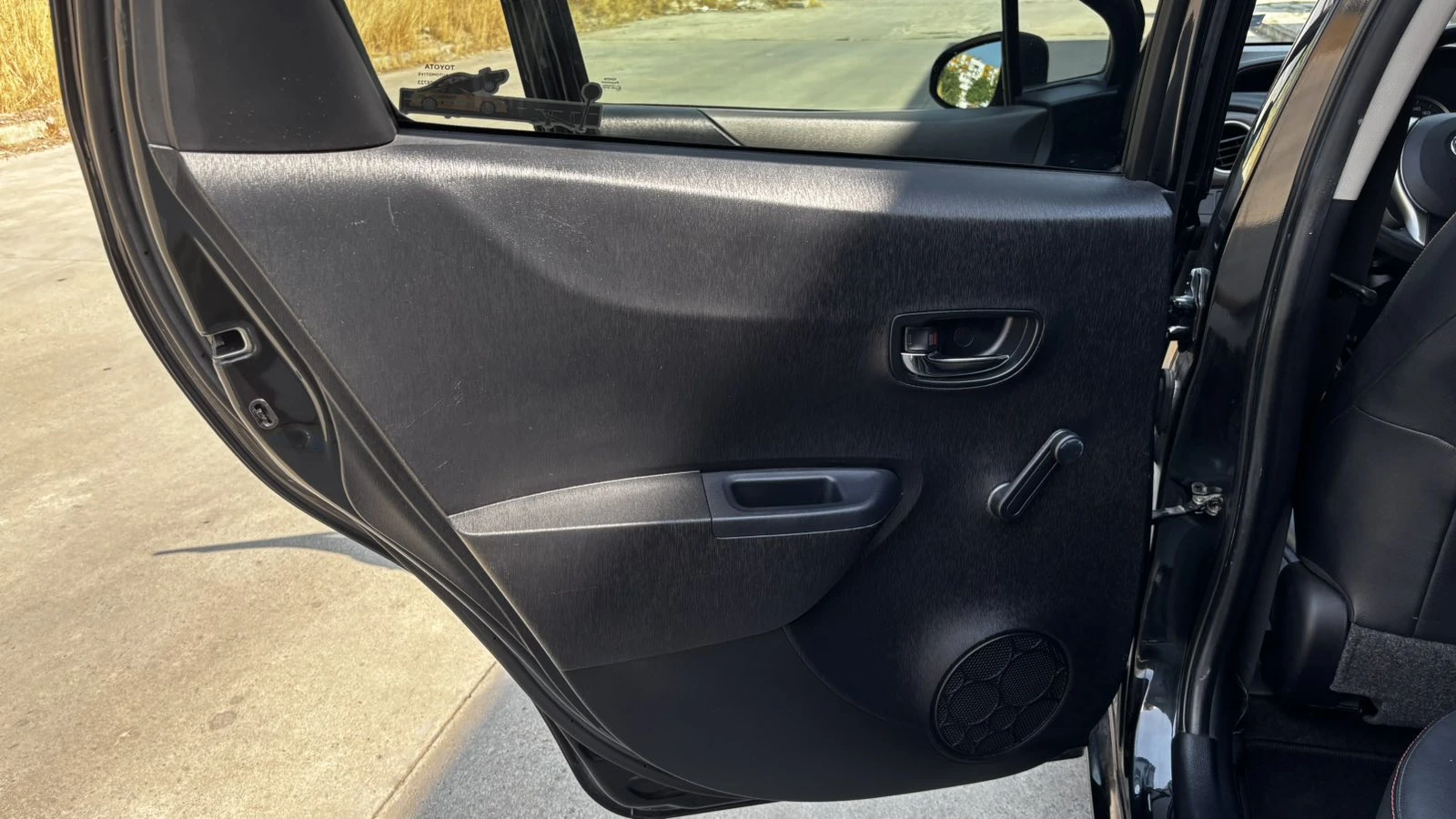 Toyota Yaris 1, 33 Dual VVT-i Style, снимка 8 - Автомобили и джипове - 56185204