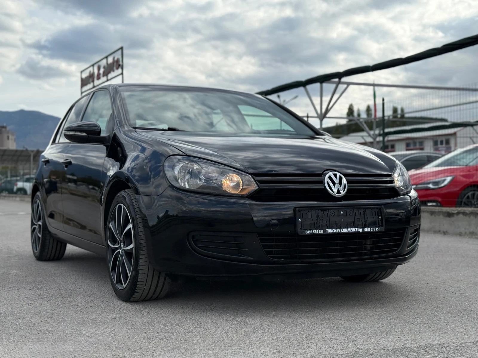 VW Golf 1.6-TDI-TOP-NEW-NAVI-TV-DVD-CAR PLAY