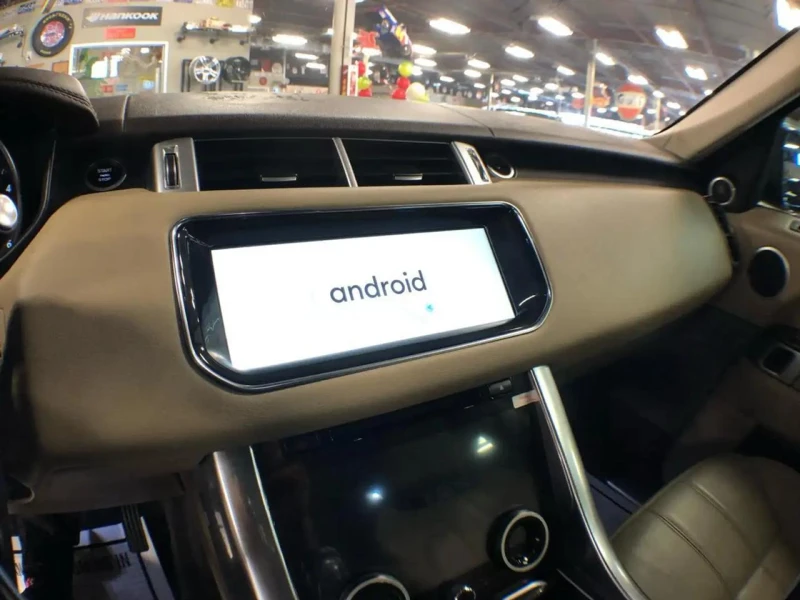 Land Rover Range Rover Sport Обдухване* CarPlay* Пано* Keyless Go, снимка 10 - Автомобили и джипове - 52318029