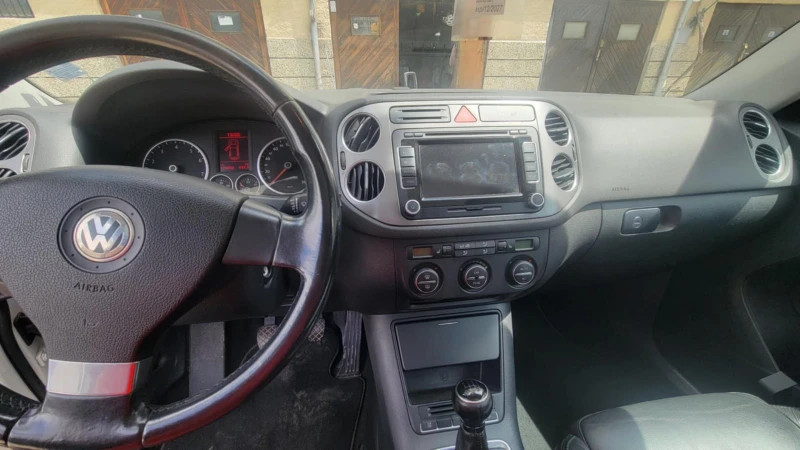 VW Tiguan TSI, снимка 5 - Автомобили и джипове - 52229386