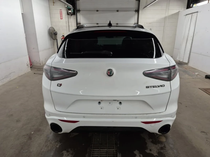 Alfa Romeo Stelvio * Ti Sport * CARFAX * БЕЗ ПЪРВОНАЧАЛНА ВНОСКА, снимка 4 - Автомобили и джипове - 52806326