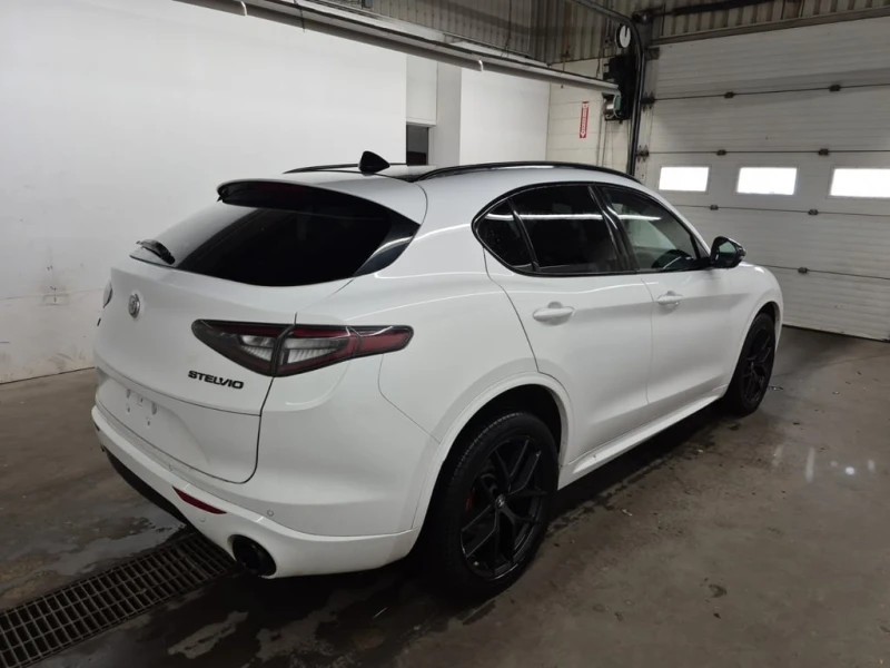 Alfa Romeo Stelvio * Ti Sport * CARFAX * БЕЗ ПЪРВОНАЧАЛНА ВНОСКА, снимка 3 - Автомобили и джипове - 52806326