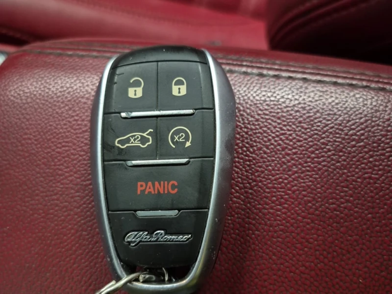 Alfa Romeo Stelvio * Ti Sport * CARFAX * БЕЗ ПЪРВОНАЧАЛНА ВНОСКА, снимка 12 - Автомобили и джипове - 52806326