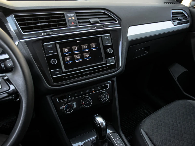 VW Tiguan Comfortline 4Motion* АвтоКредит* (ЦЕНА ДО БЪЛГАРИЯ, снимка 9 - Автомобили и джипове - 53263822