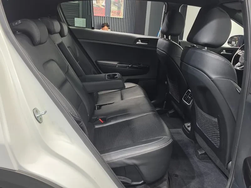 Kia Sportage 2.0 CRDi 4WD, снимка 12 - Автомобили и джипове - 54276742