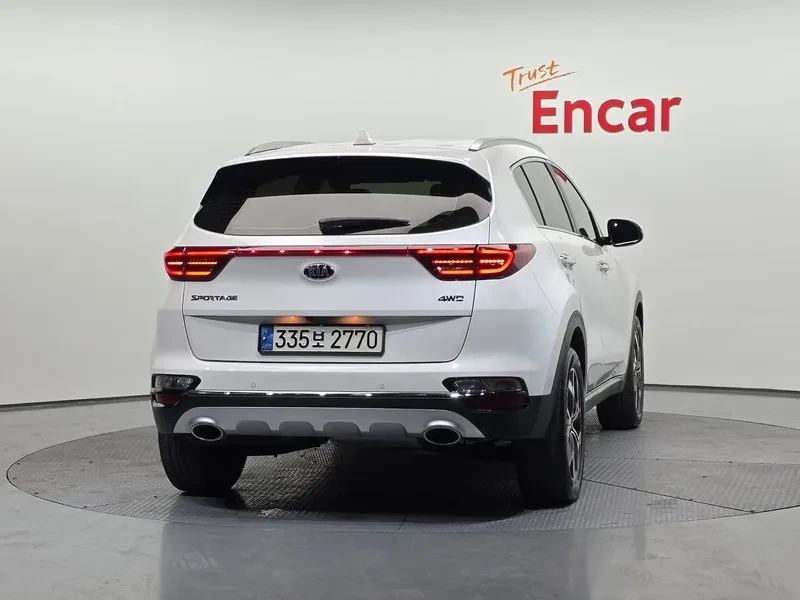 Kia Sportage 2.0 CRDi 4WD, снимка 4 - Автомобили и джипове - 54276742