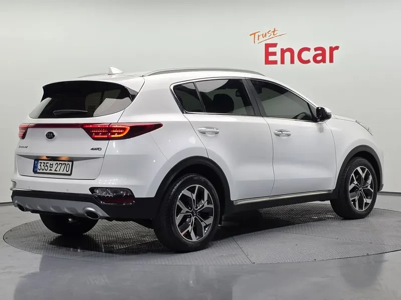 Kia Sportage 2.0 CRDi 4WD, снимка 2 - Автомобили и джипове - 54276742