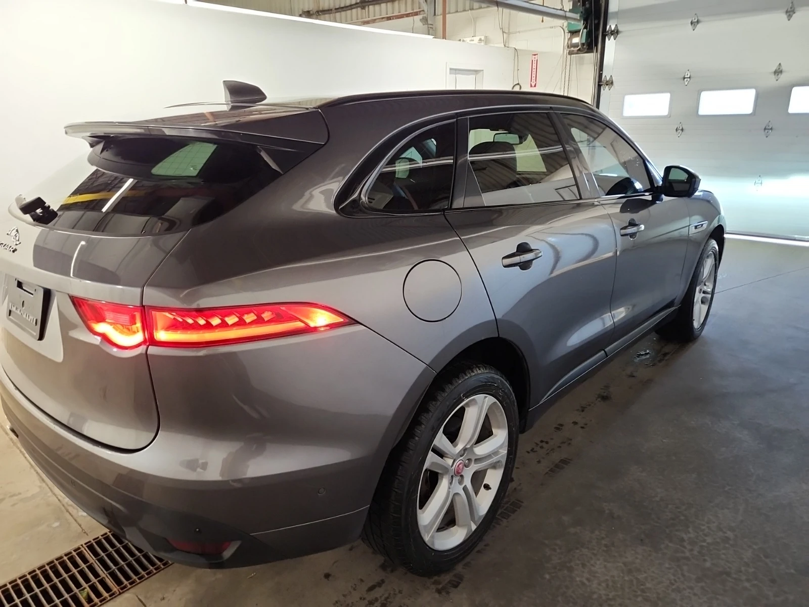 Jaguar F-PACE 2.0D АВТОКРЕДИТ - изображение 3