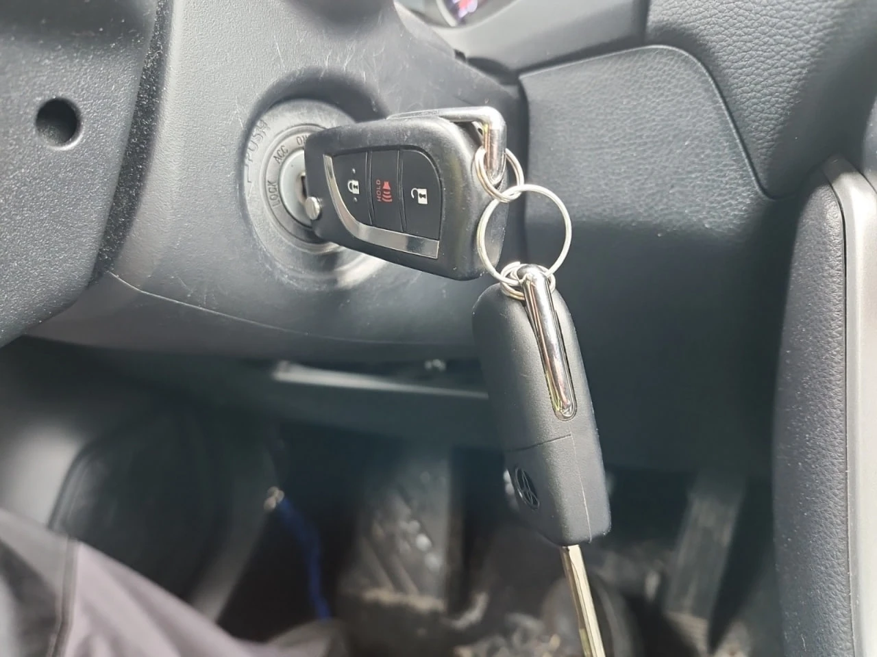 Toyota Rav4 * АВТО КРЕДИТ* ЦЕНА ДО БГ * СЕРВИЗНА ИСТОРИЯ *  - изображение 10