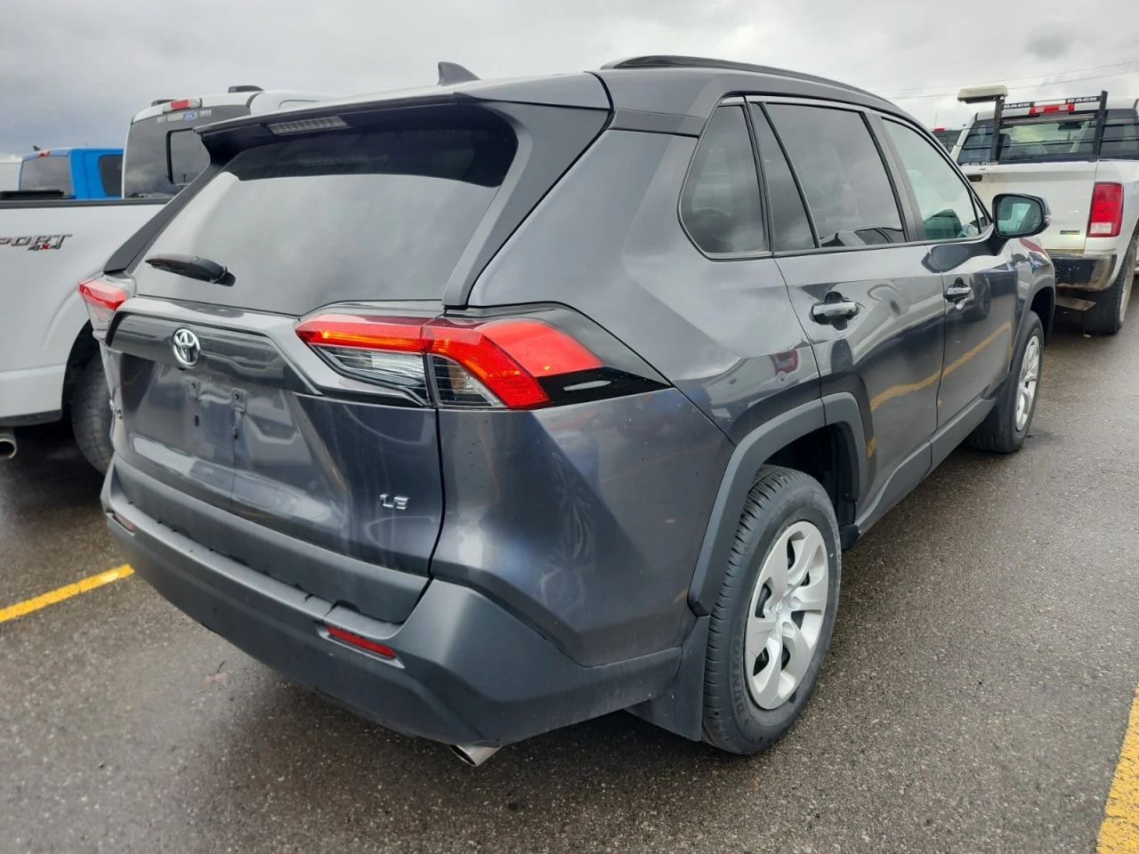 Toyota Rav4 * АВТО КРЕДИТ* ЦЕНА ДО БГ * СЕРВИЗНА ИСТОРИЯ *  - изображение 3