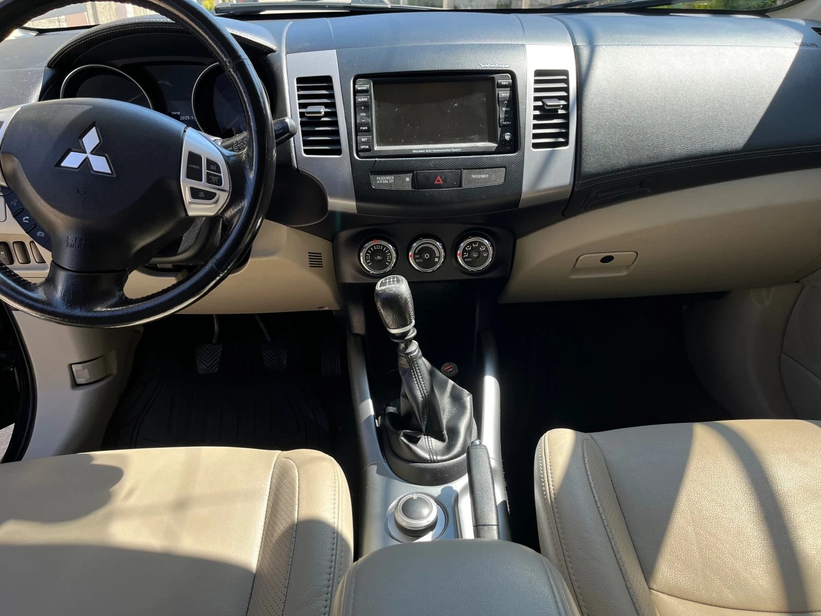 Mitsubishi Outlander 2.2DI, снимка 11 - Автомобили и джипове - 54855362