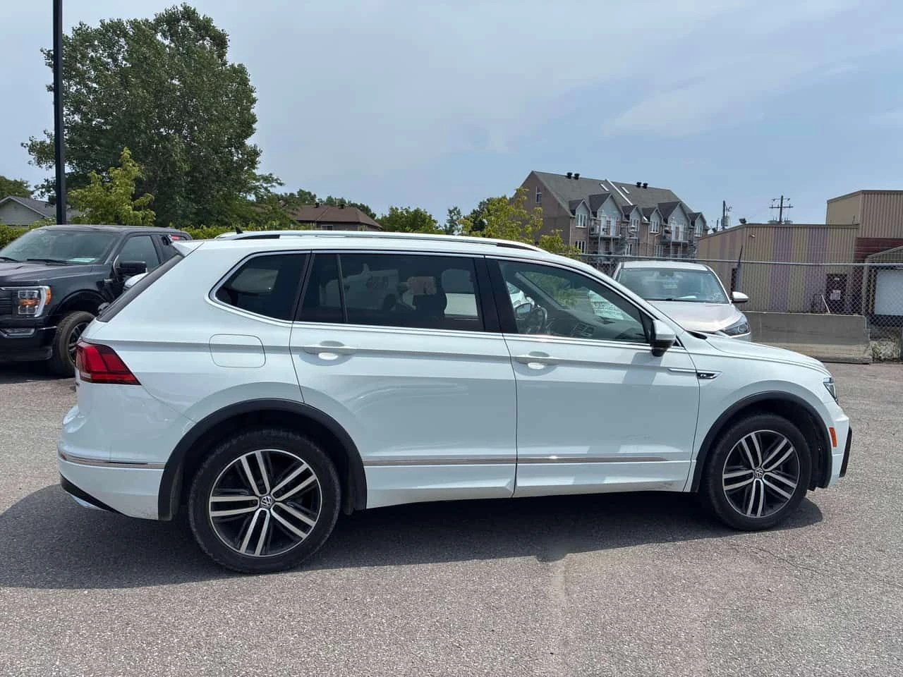 VW Tiguan Highline /FENDER/360/ОБДУХВАНЕ/АВТОКРЕДИТ , снимка 3 - Автомобили и джипове - 55500538