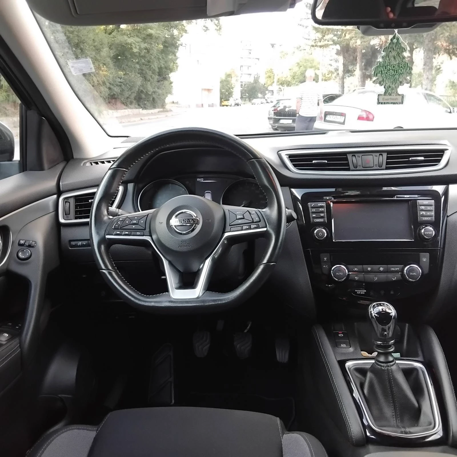 Nissan Qashqai 1.6 dci , снимка 13 - Автомобили и джипове - 55961306