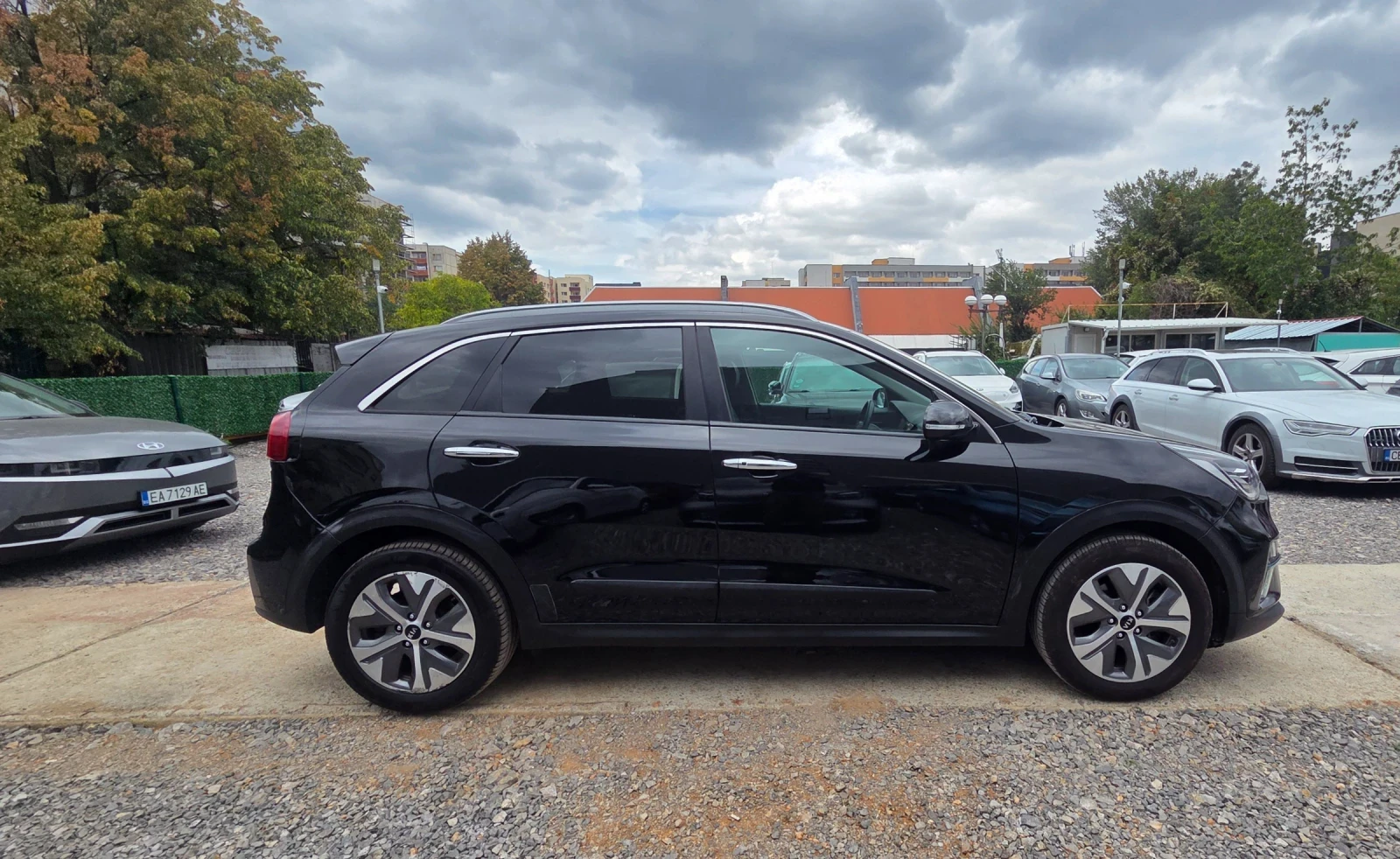 Kia Niro SOH100%/Premium, снимка 2 - Автомобили и джипове - 56269484