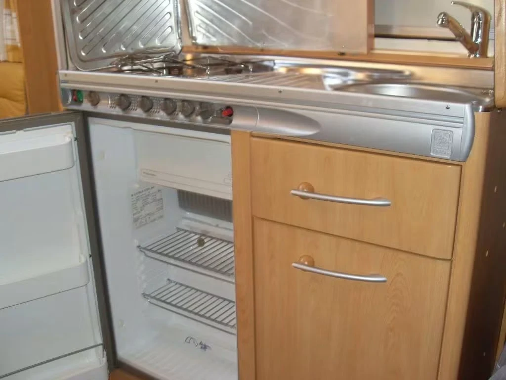 Каравана Knaus SUDWIND 500, снимка 9 - Каравани и кемпери - 56710272