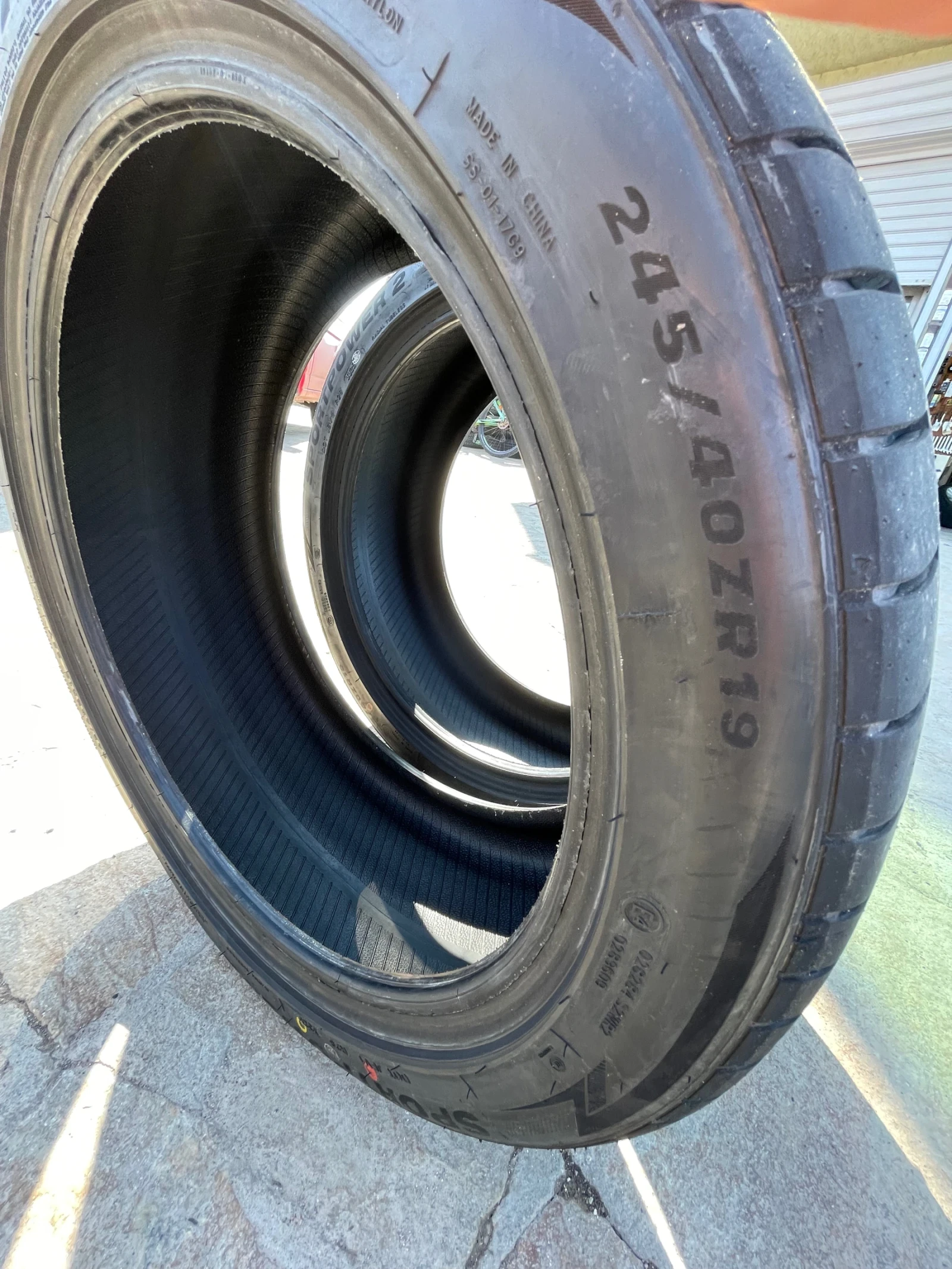 Гуми Летни 245/40R19, снимка 5 - Гуми и джанти - 53740237