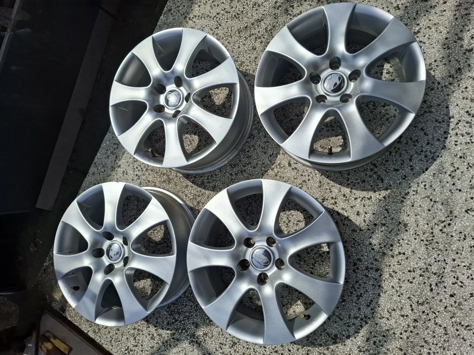 Джанти за Hyundai, снимка 2 - Гуми и джанти - 54184576