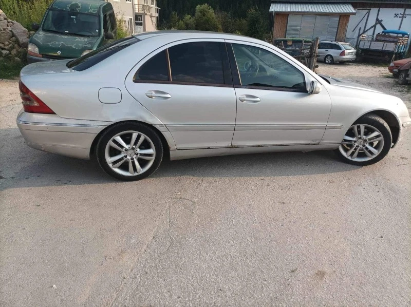 Mercedes-Benz C 220 На части, снимка 4 - Автомобили и джипове - 41524587