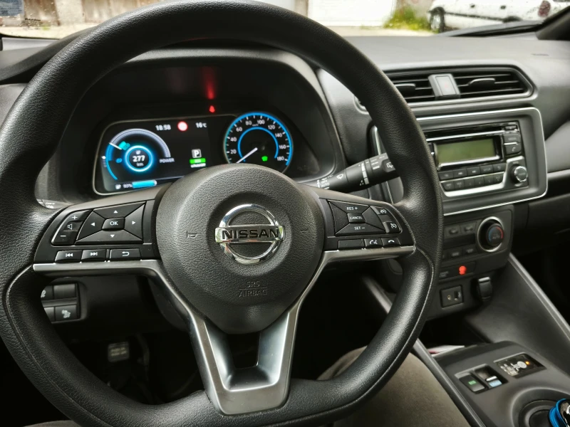Nissan Leaf , снимка 6 - Автомобили и джипове - 52437107