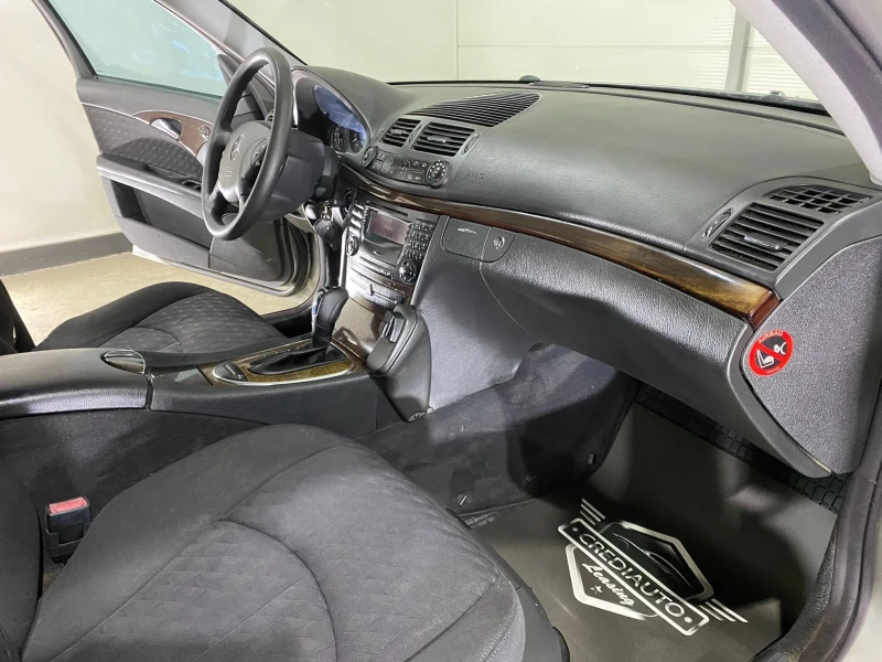 Mercedes-Benz E 220, снимка 9 - Автомобили и джипове - 51642987