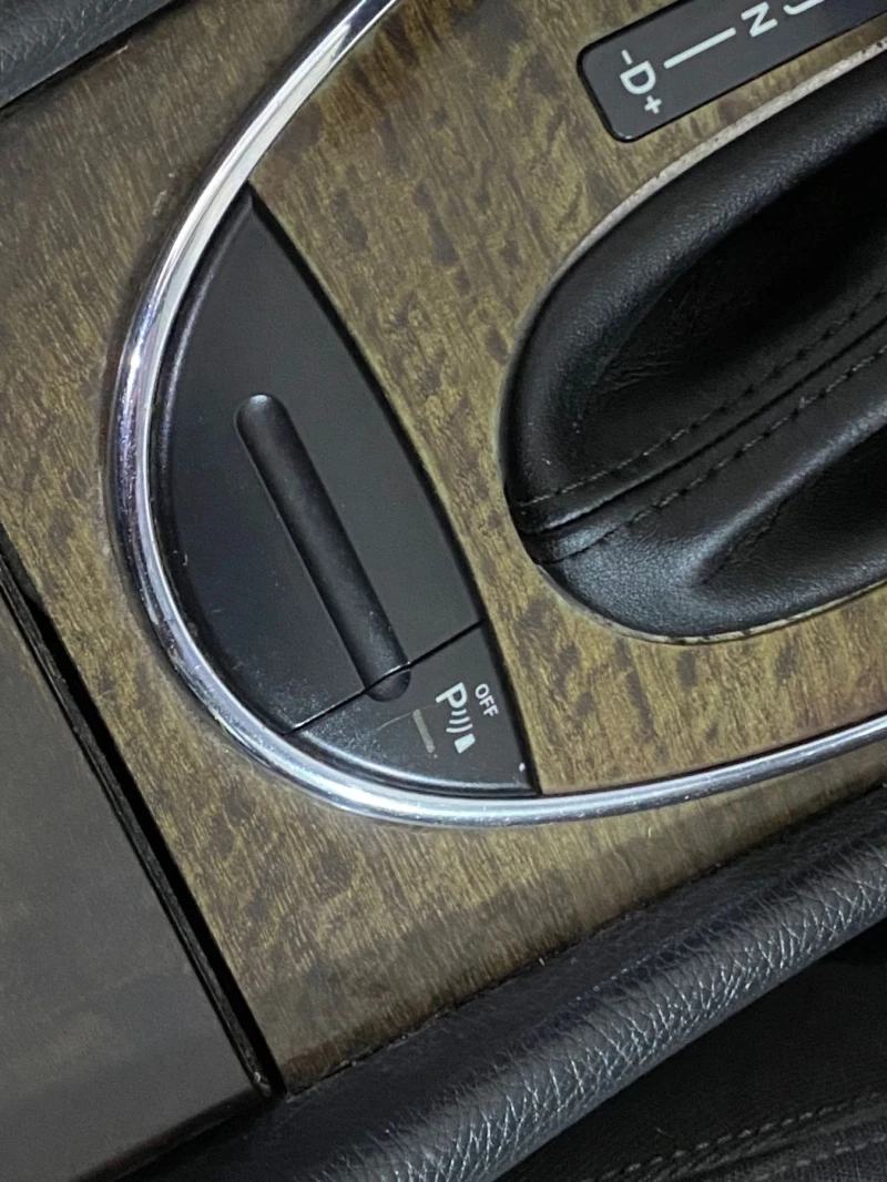 Mercedes-Benz E 220, снимка 11 - Автомобили и джипове - 51642987