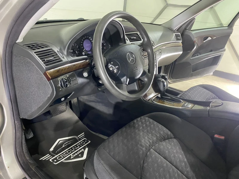 Mercedes-Benz E 220, снимка 7 - Автомобили и джипове - 51642987