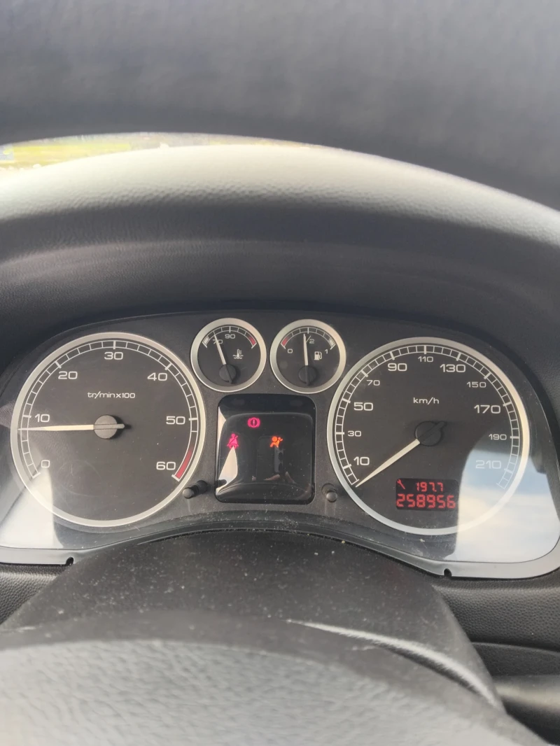 Peugeot 307 1.6 хди, снимка 10 - Автомобили и джипове - 51975889