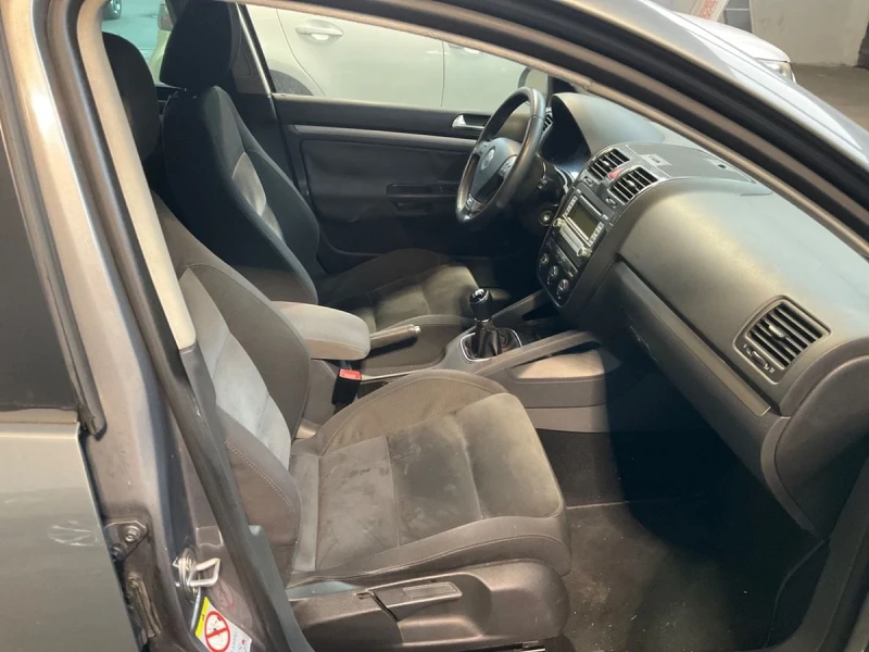 VW Golf 1.9 TDI* Sportline* ОЧАКВАН ВНОС* 6-Скорости* , снимка 3 - Автомобили и джипове - 53241685