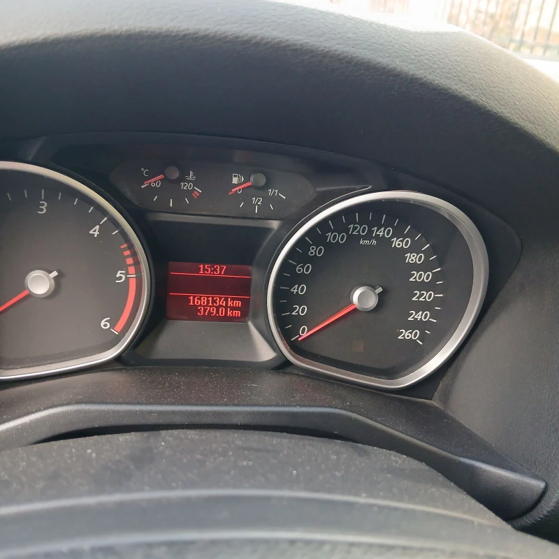 Ford Mondeo 1.8 TDCI (Напълно обслужена), снимка 8 - Автомобили и джипове - 53441355