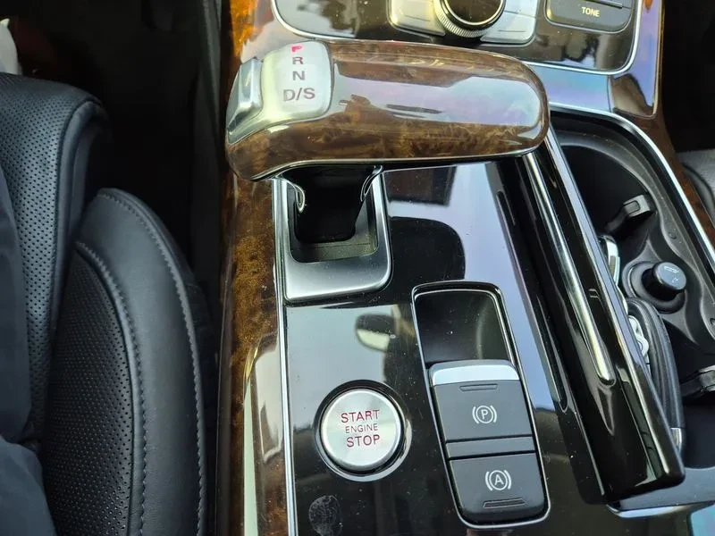 Audi A8 4.2 TDI QUATTRO, снимка 9 - Автомобили и джипове - 55096373