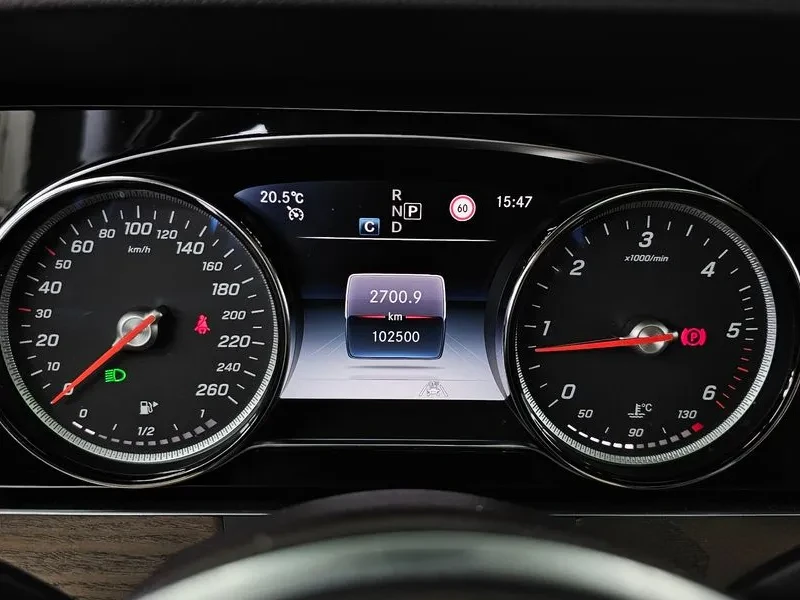 Mercedes-Benz E 220 4MATIC EXCLUSIVE, снимка 8 - Автомобили и джипове - 56017002
