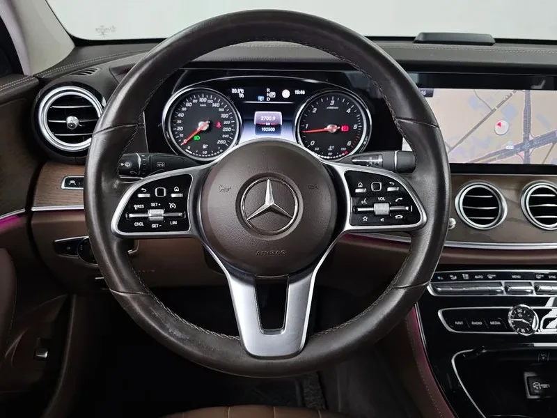Mercedes-Benz E 220 4MATIC EXCLUSIVE, снимка 13 - Автомобили и джипове - 56017002