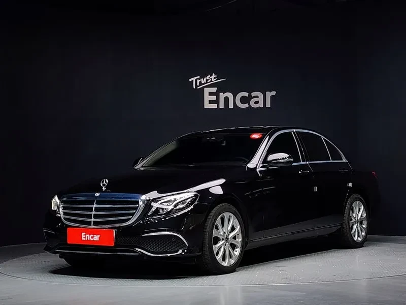 Mercedes-Benz E 220 4MATIC EXCLUSIVE