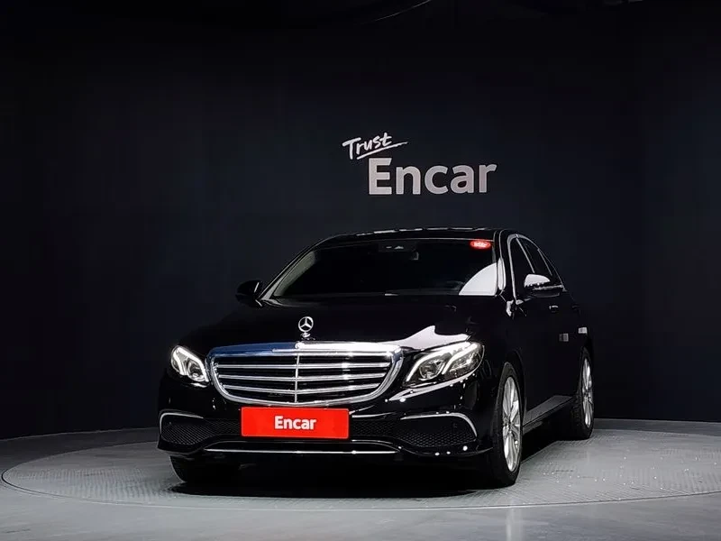 Mercedes-Benz E 220 4MATIC EXCLUSIVE, снимка 3 - Автомобили и джипове - 56017002