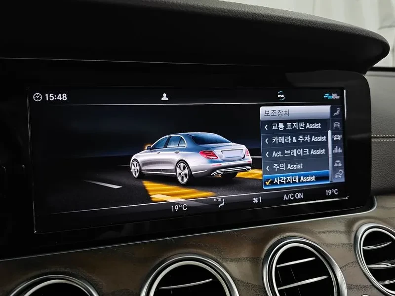 Mercedes-Benz E 220 4MATIC EXCLUSIVE, снимка 16 - Автомобили и джипове - 56017002