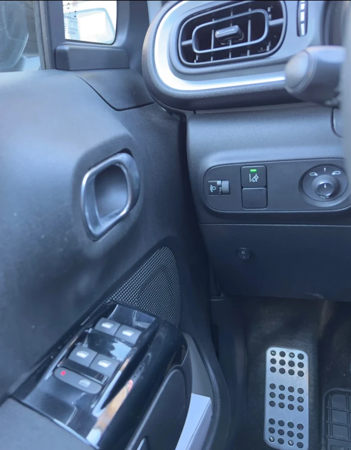 Citroen C3 1.6 HDI CarPlay отличен регистриран обслужен - изображение 8
