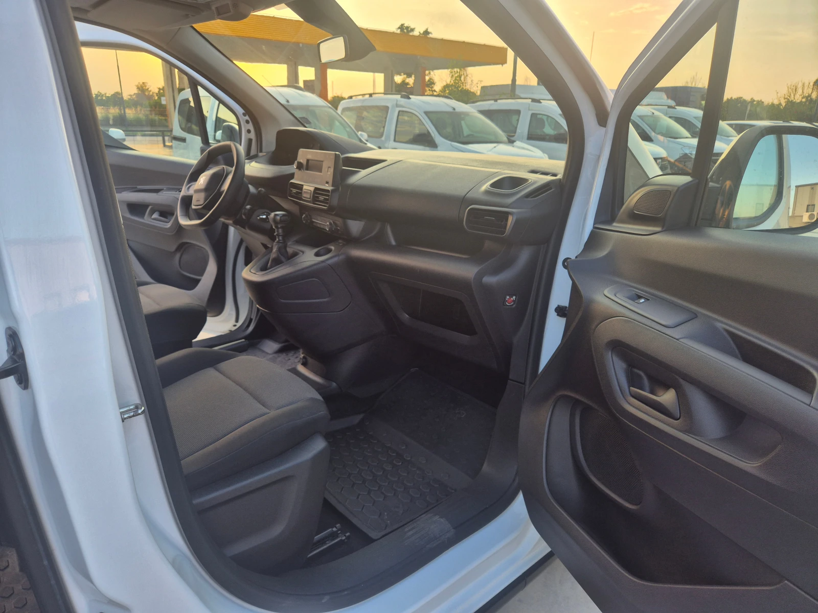 Peugeot Partner  N1-1.5 HDi - изображение 9