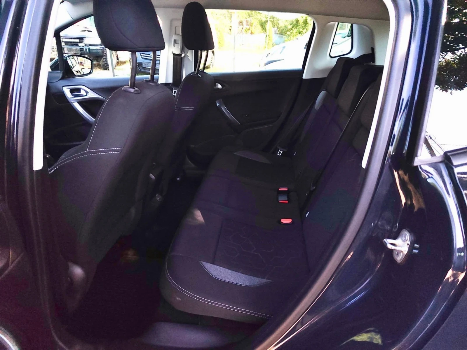 Peugeot 2008 Euro 6a, снимка 11 - Автомобили и джипове - 53712051