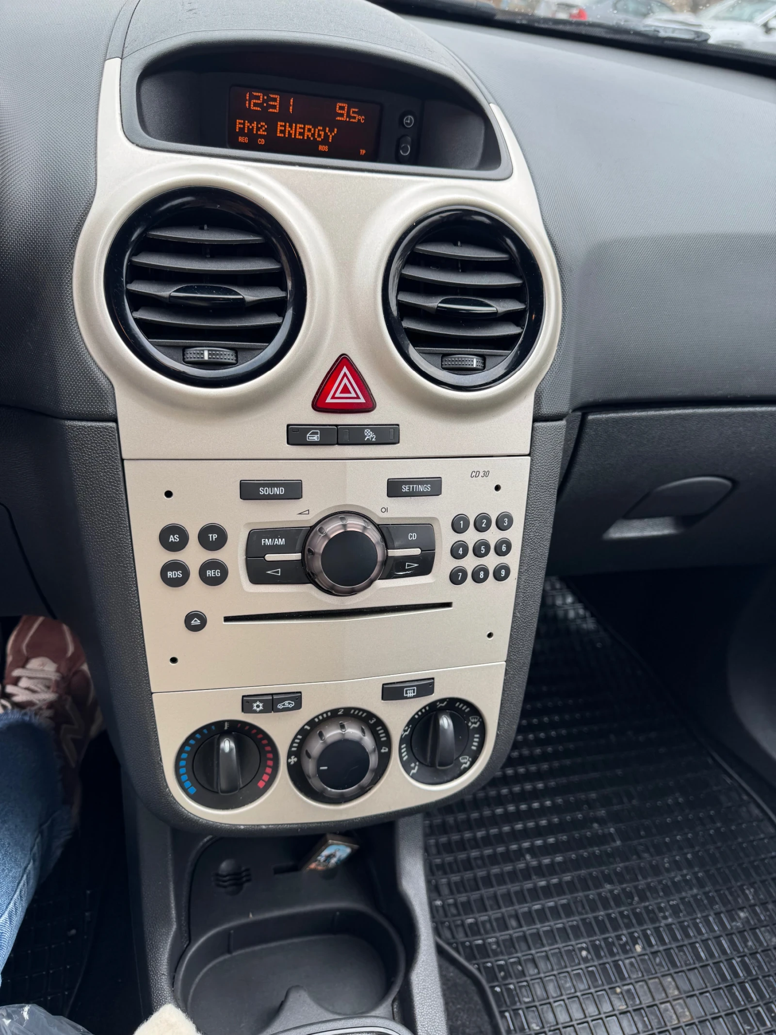 Opel Corsa, снимка 16 - Автомобили и джипове - 54266236