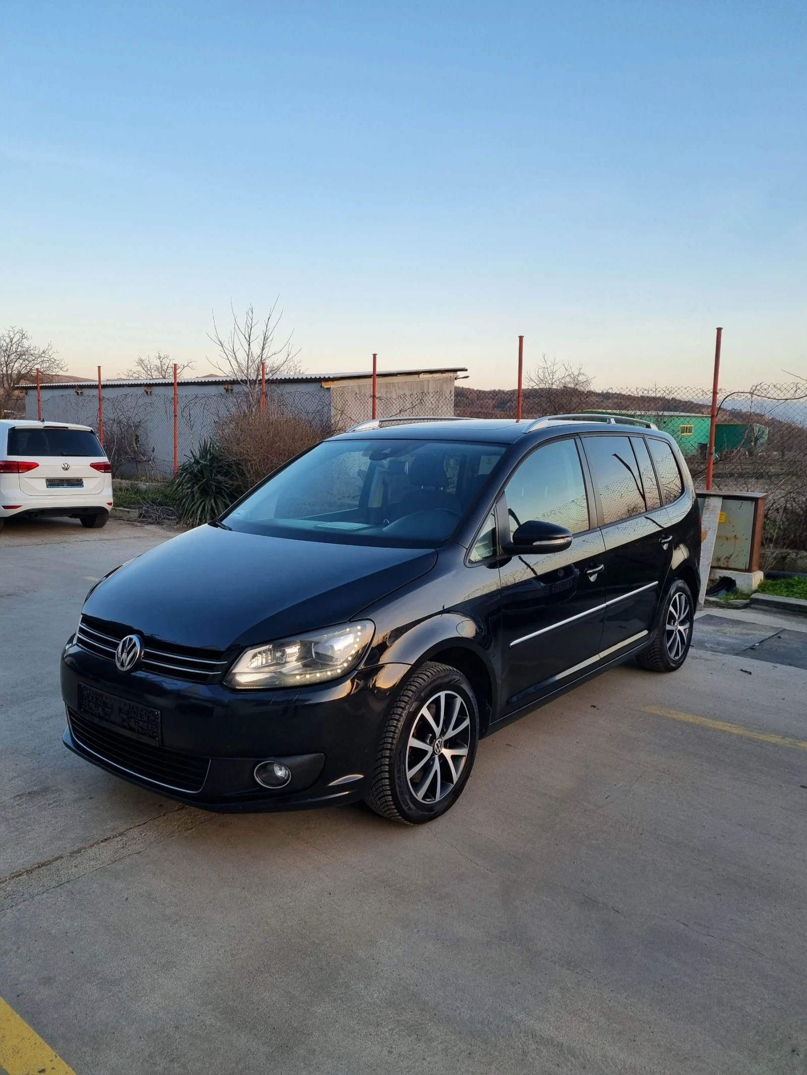 VW Touran 2.0tdi 140к.с Full екстри, Панорама.