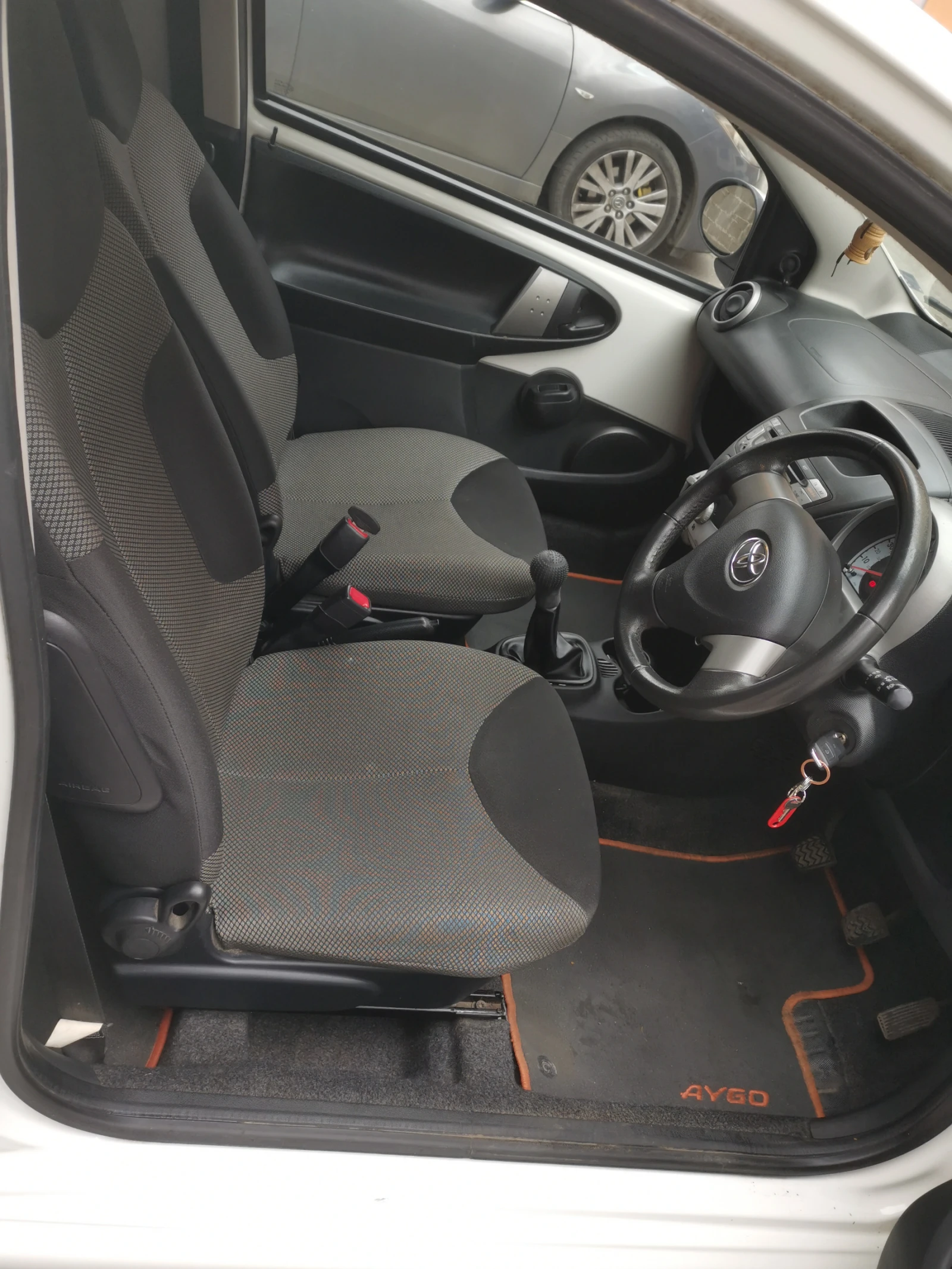 Toyota Aygo, снимка 16 - Автомобили и джипове - 53920005